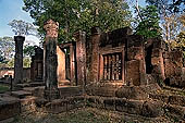 Banteay Srei temple - a structure of the causeway